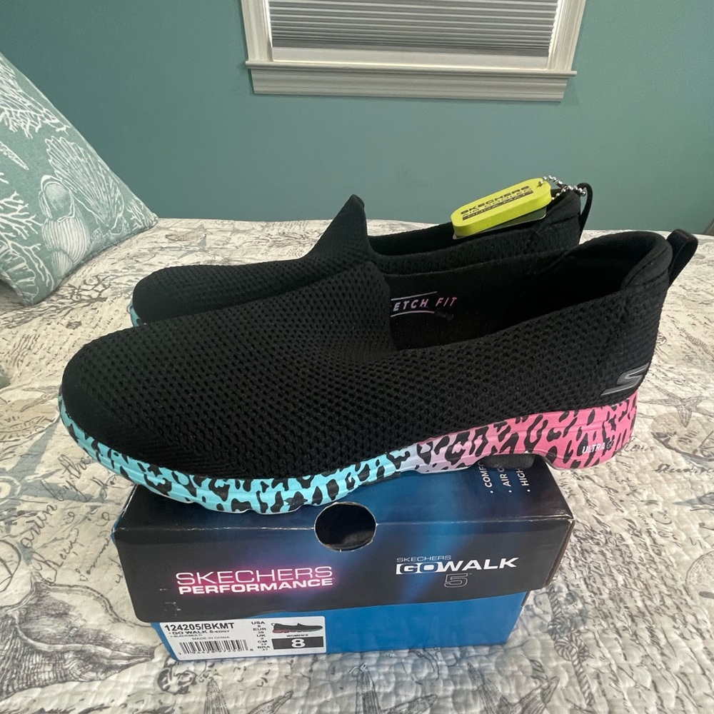 Skechers Women’s Go Walk 5 Edgy Sneaker